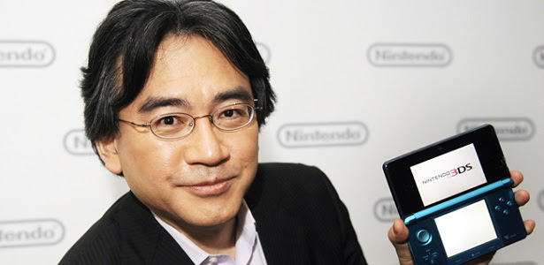 Satoru Iwata, President of Nintendo Co., Ltd., poses during an interview after Nintendo's E3 presentation of their new Nintendo 3DS at the E3 Media & Business Summit in Los Angeles June 15, 2010. Japan's Nintendo Co Ltd on Tuesday took the wraps off a new version of its DS handheld device that can play games and show movies in 3D without glasses, in an effort to revitalize demand. REUTERS/Phil McCarten (UNITED STATES - Tags: SCI TECH BUSINESS)